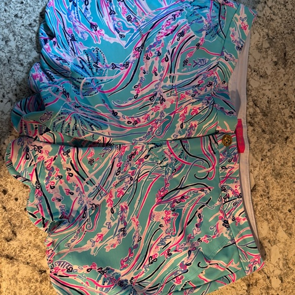 Lilly Pulitzer Pants - Lily Pulitzer scallop shorts
